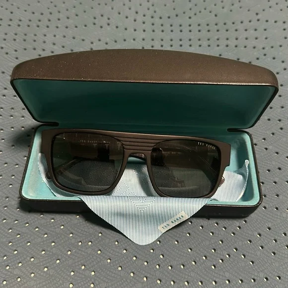 TED BAKER man, sunglasses Polaroid Exxon condition - Picture 2 of 6